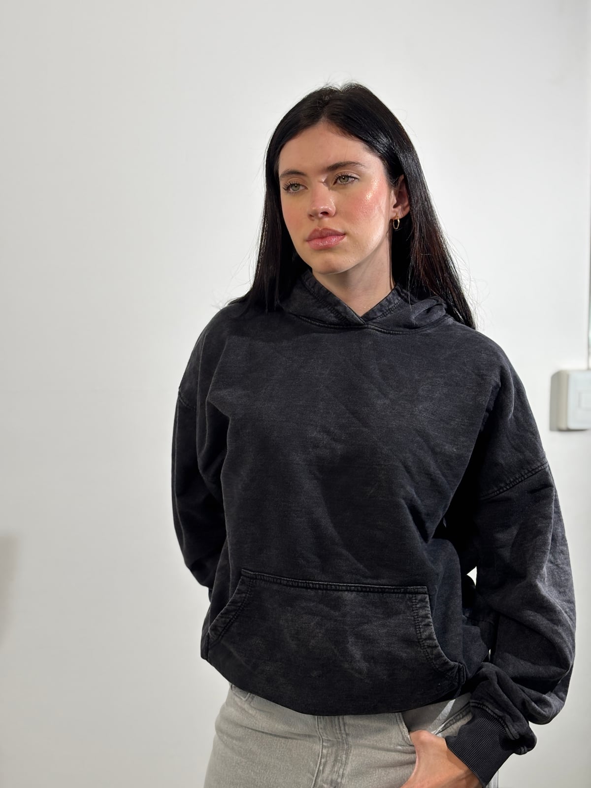Buzo Acid Wash Oversize blank, color negro - Tu Prenda