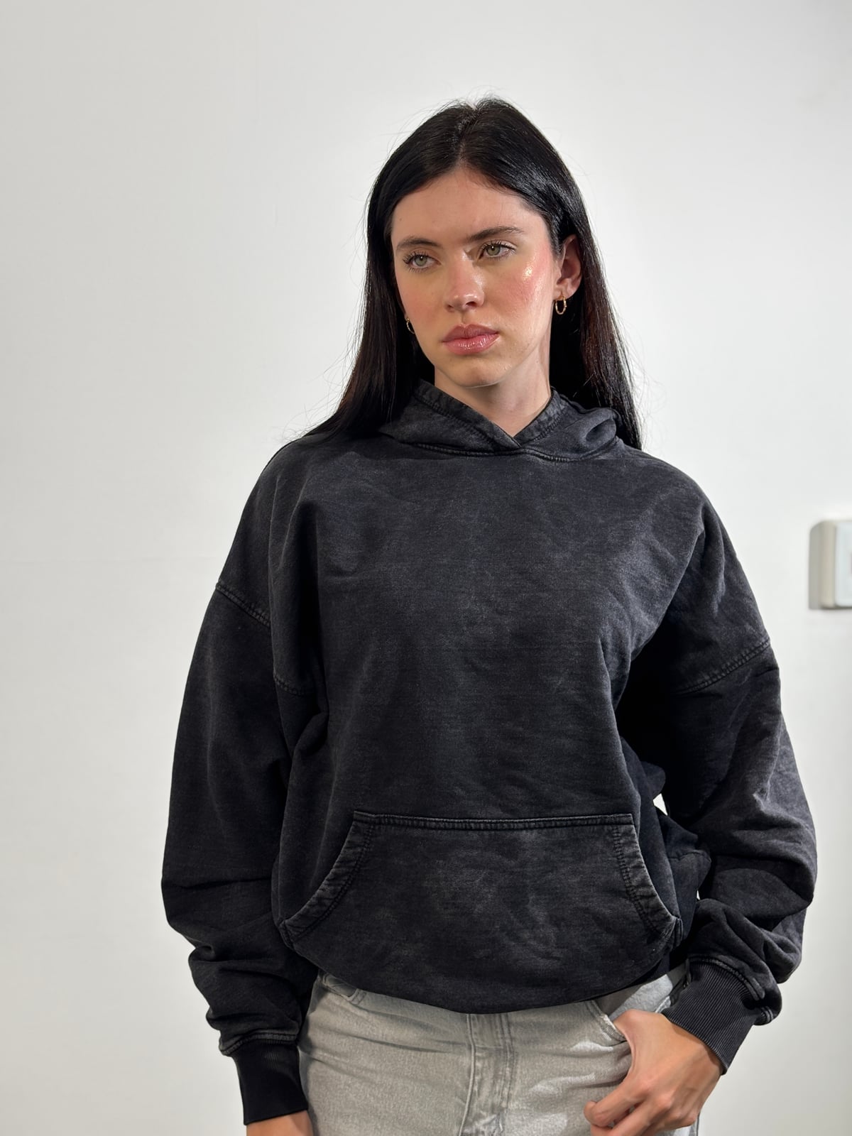Buzo Acid Wash Oversize blank, color negro - Tu Prenda