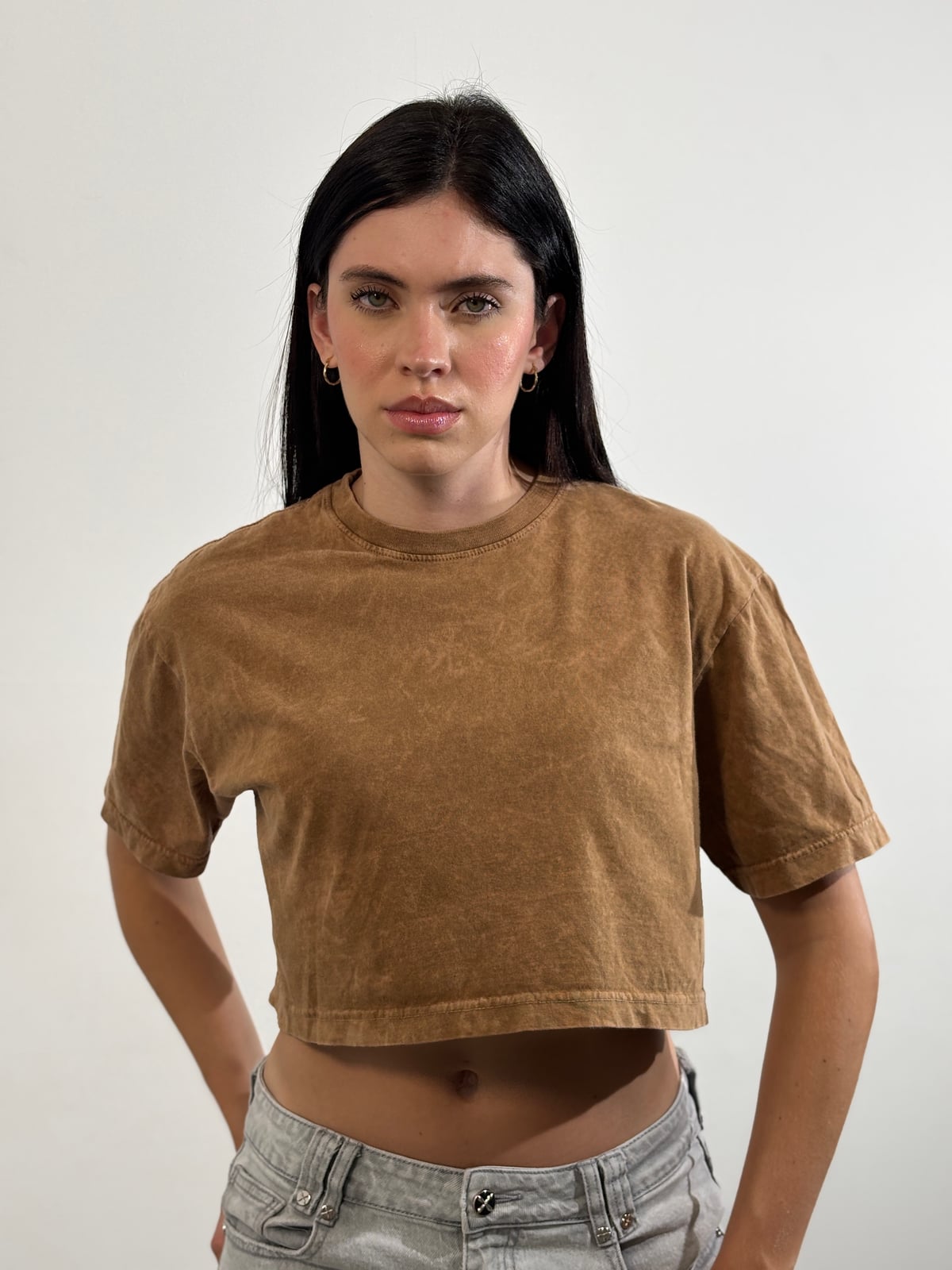 Crop Top Dama Acid Wash blank, color pardo - Tu Prenda