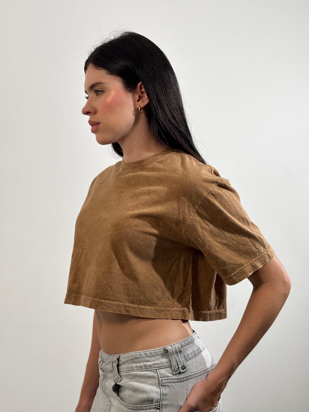 Crop Top Dama Acid Wash blank, color pardo - Tu Prenda