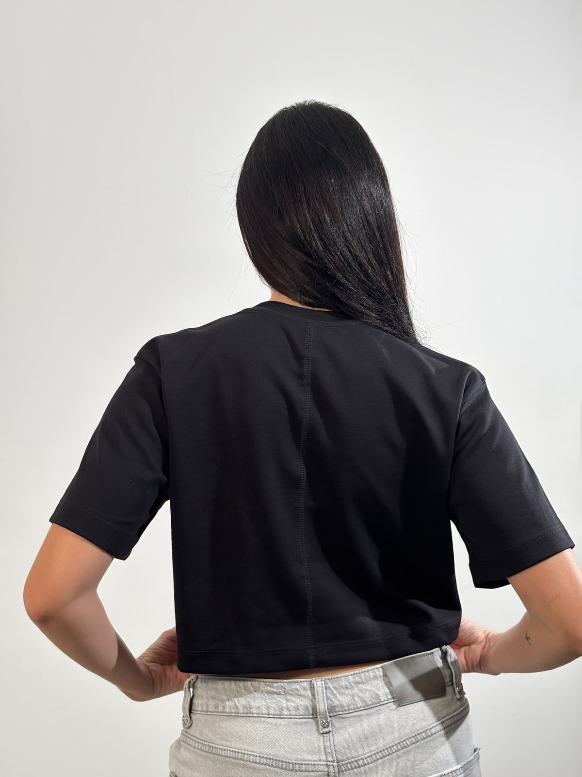 Crop Top Dama Qatar blank, color negro - Tu Prenda