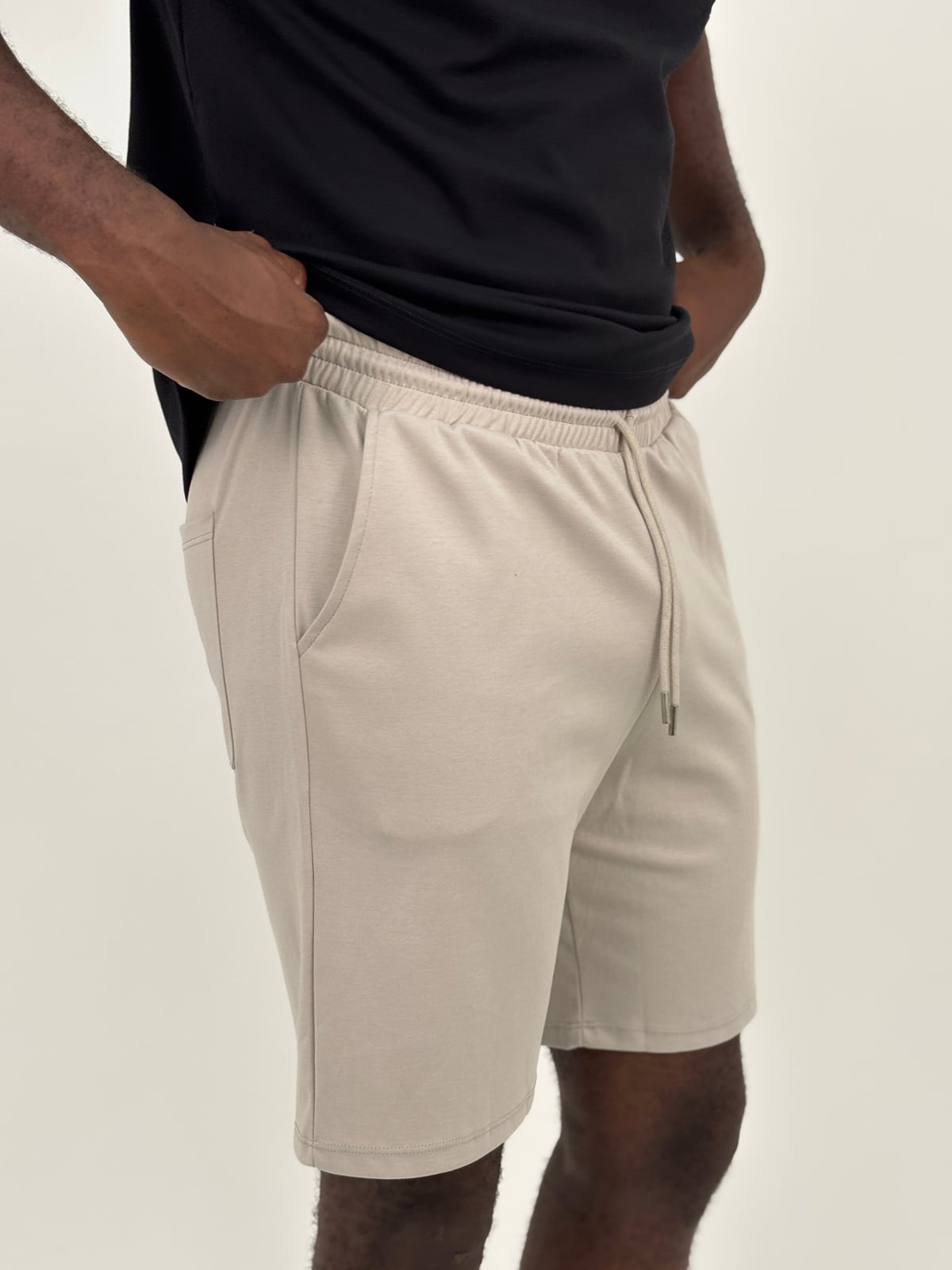 Pantaloneta Qatar Hombre blank, color crema - Tu Prenda