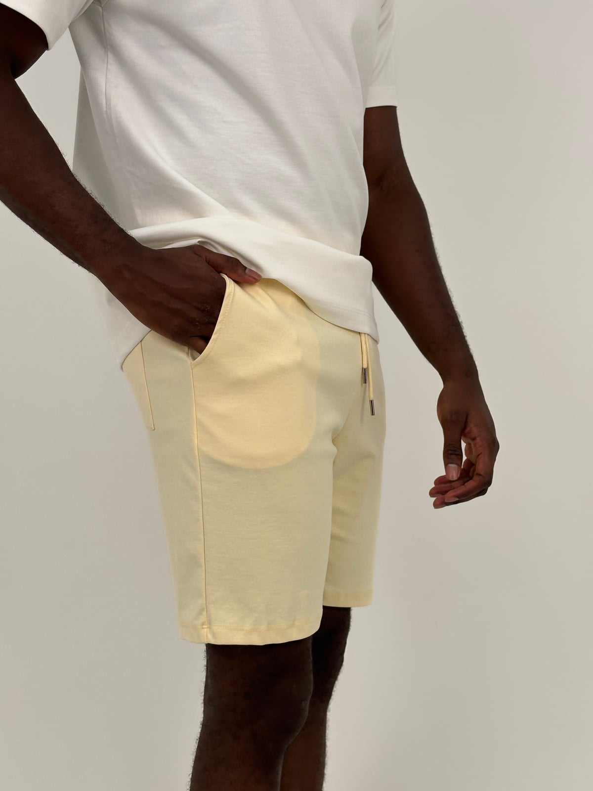 Pantaloneta Qatar Hombre blank, color vainilla - Tu Prenda