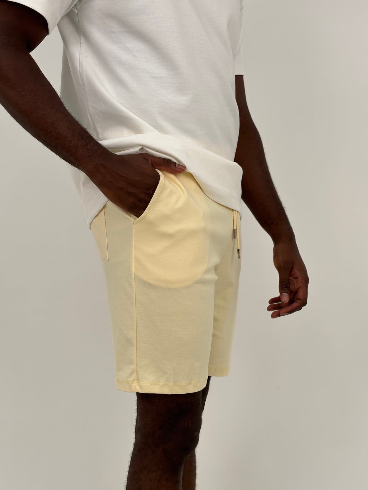 Pantaloneta Qatar Hombre blank, color vainilla - Tu Prenda