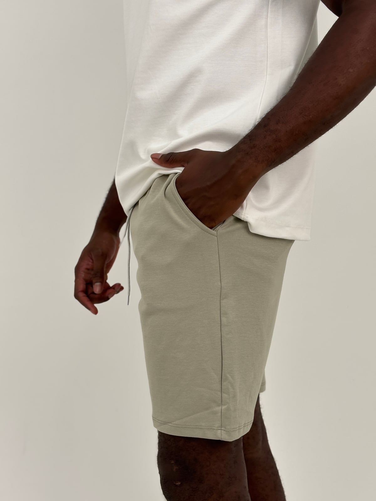 Pantaloneta Qatar Hombre blank, color verde invierno - Tu Prenda
