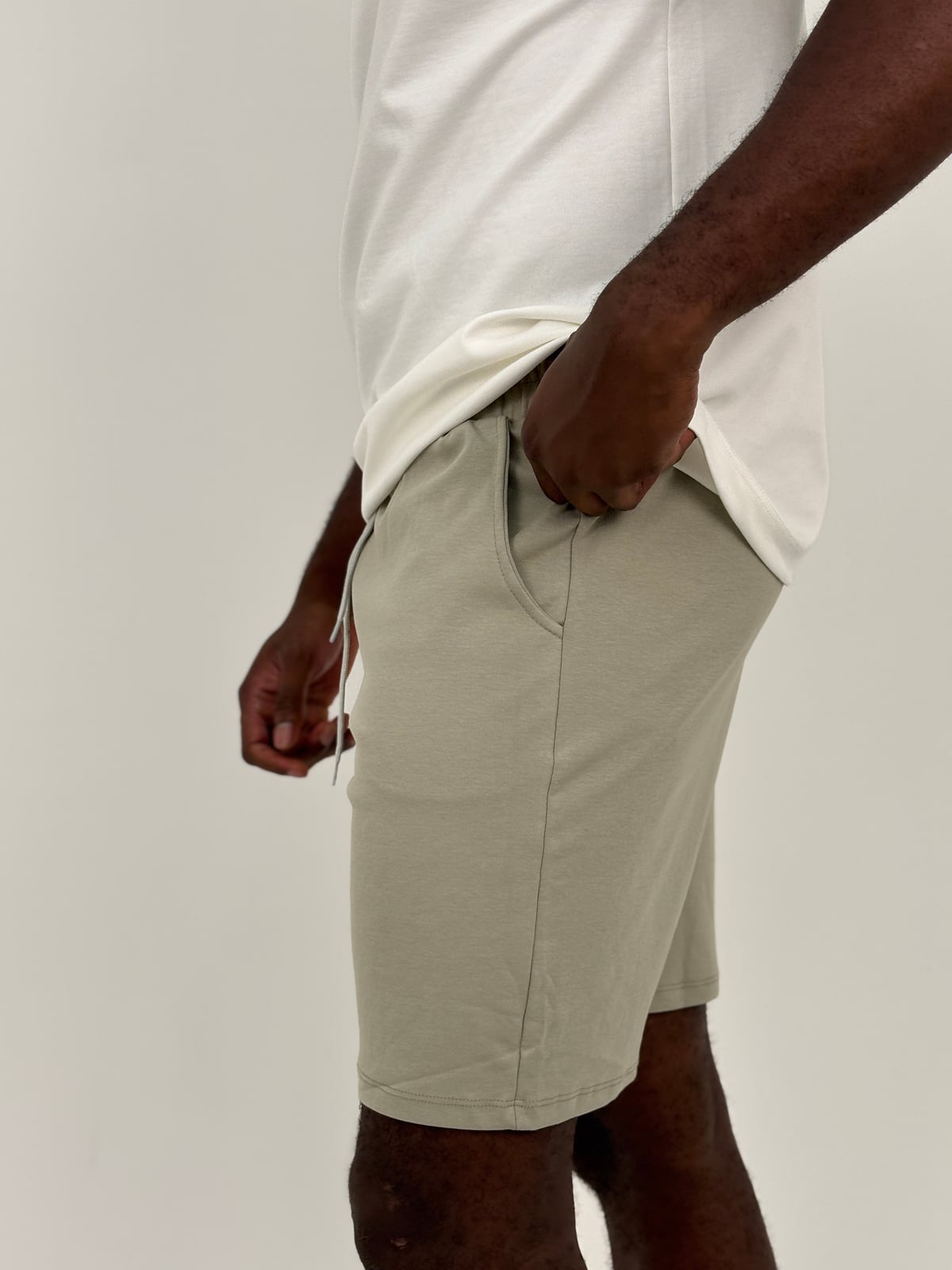 Pantaloneta Qatar Hombre blank, color verde invierno - Tu Prenda
