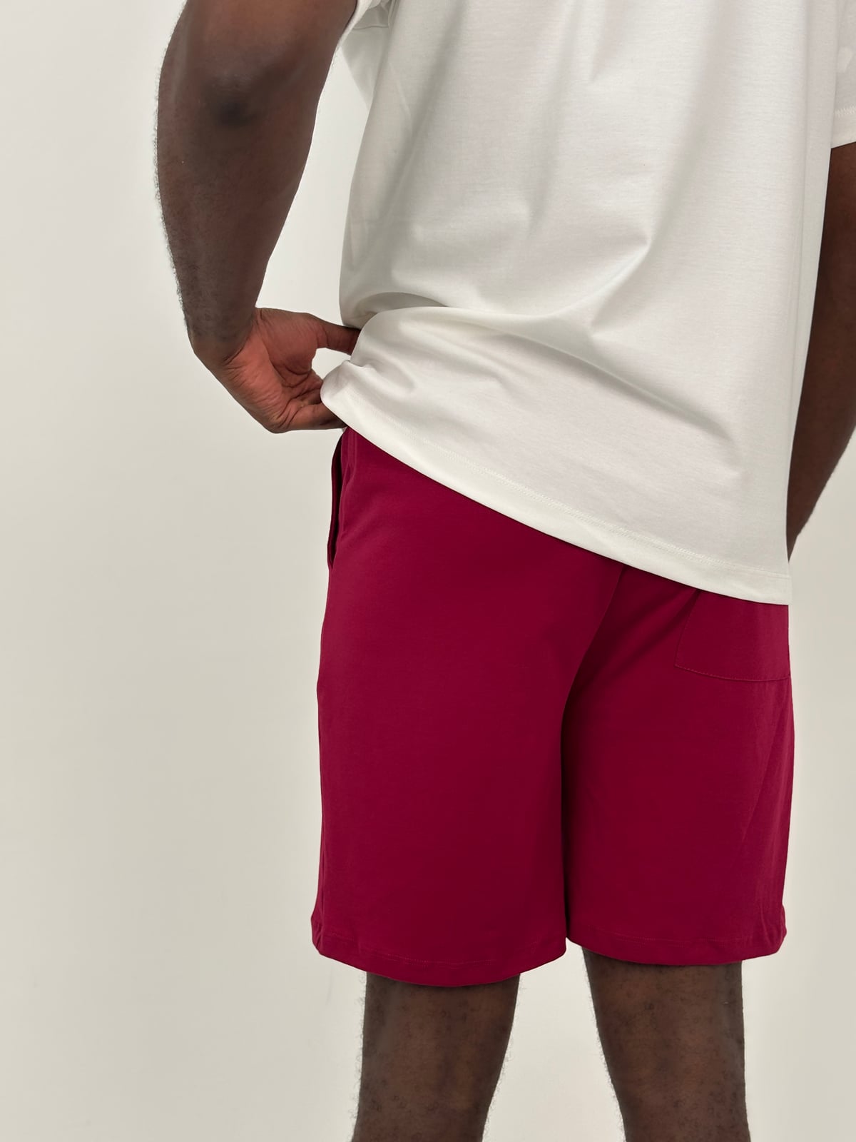 Pantaloneta Qatar Hombre blank, color vino tinto - Tu Prenda
